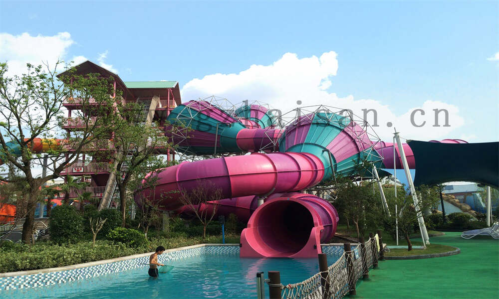 水上游乐设备定制：材料选择的艺术与科学