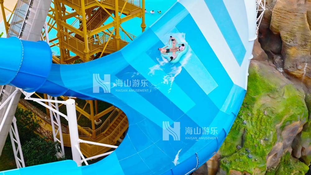 双重风暴，极致竞速——星际盘旋+巨浪翻滚组合引爆水乐园刺激体验