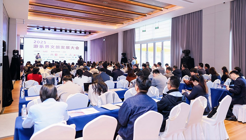 科技铸就非凡体验，专业成就行业标杆——pa视讯游乐荣膺2025金冠奖“杰出水滑道设备奖”