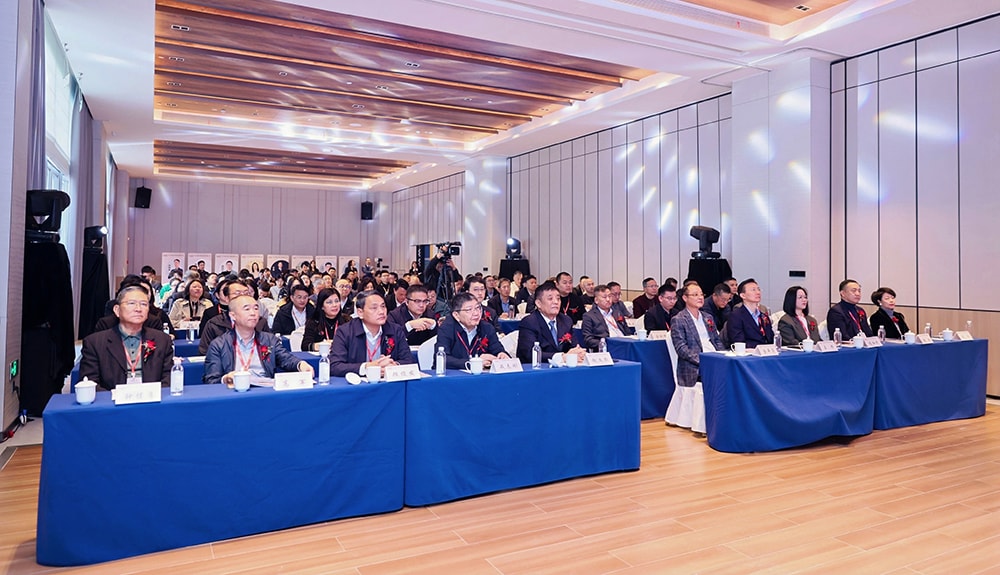 科技铸就非凡体验，专业成就行业标杆——pa视讯游乐荣膺2025金冠奖“杰出水滑道设备奖”